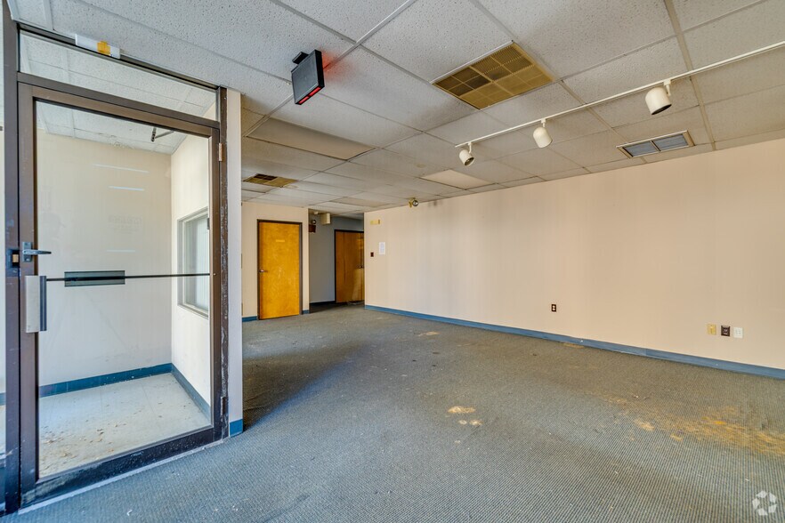 More Photos Of 17 S New York Ave, Atlantic City Parking Garage For Sale