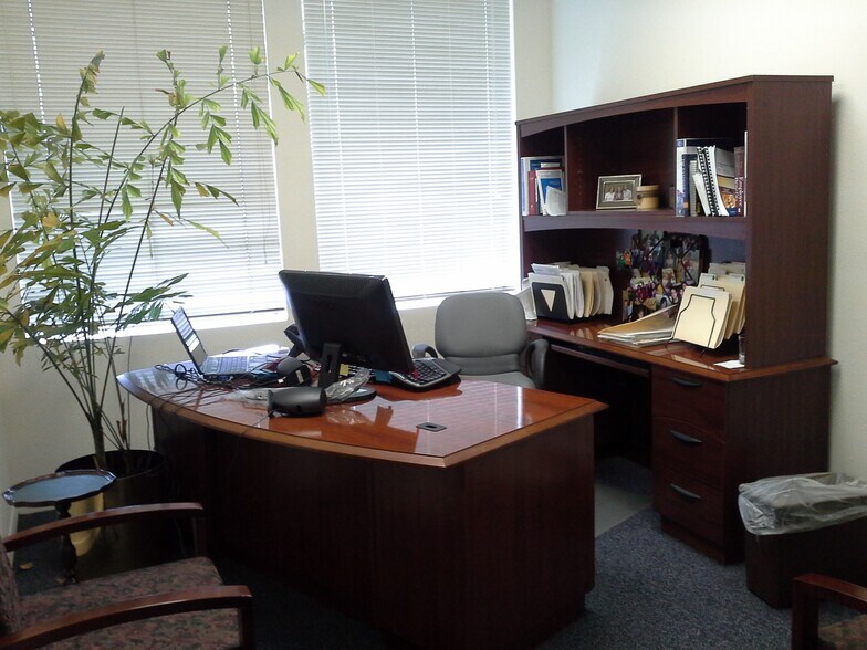 More Photos Of 3945 N I-10 Service Rd, Metairie Office For Sale