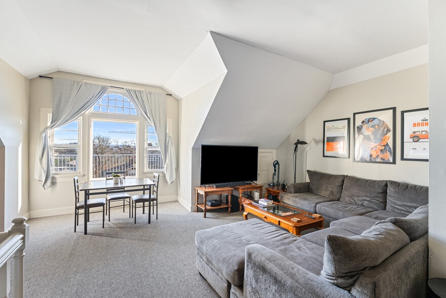 More Photos Of 1733 W Clinch Ave, Knoxville Apartments For Sale