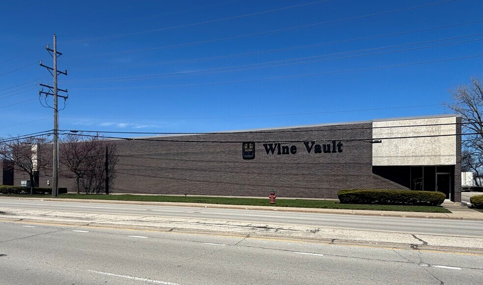 More Photos Of 5900 Howard St, Skokie Warehouse For Lease