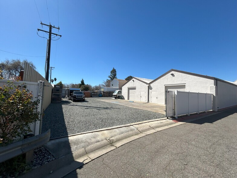 More Photos Of 14165 Market St, Walnut Grove Showroom For Sale