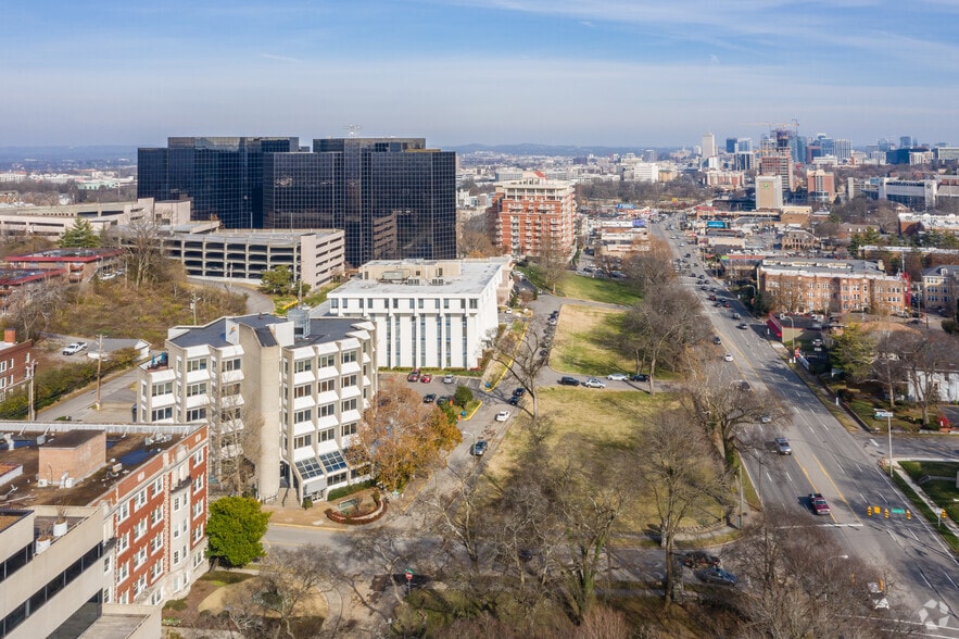 More Photos Of 3212 West End Ave, Nashville Office For Lease