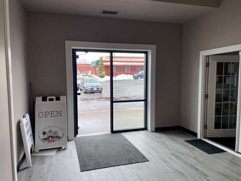 More Photos Of 110-114 S Rum River Dr, Princeton General Retail For Lease