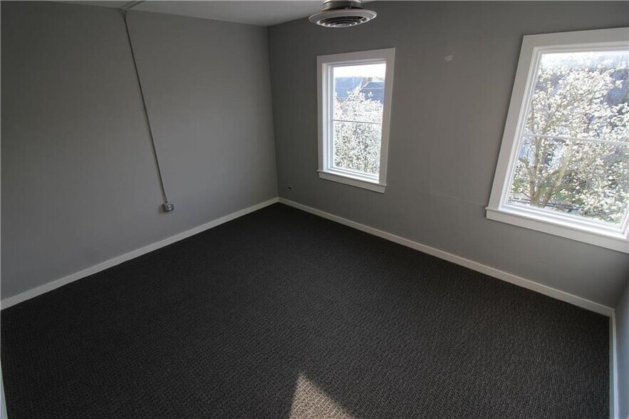 More Photos Of 187-191 Main St, Emmaus Office For Sale