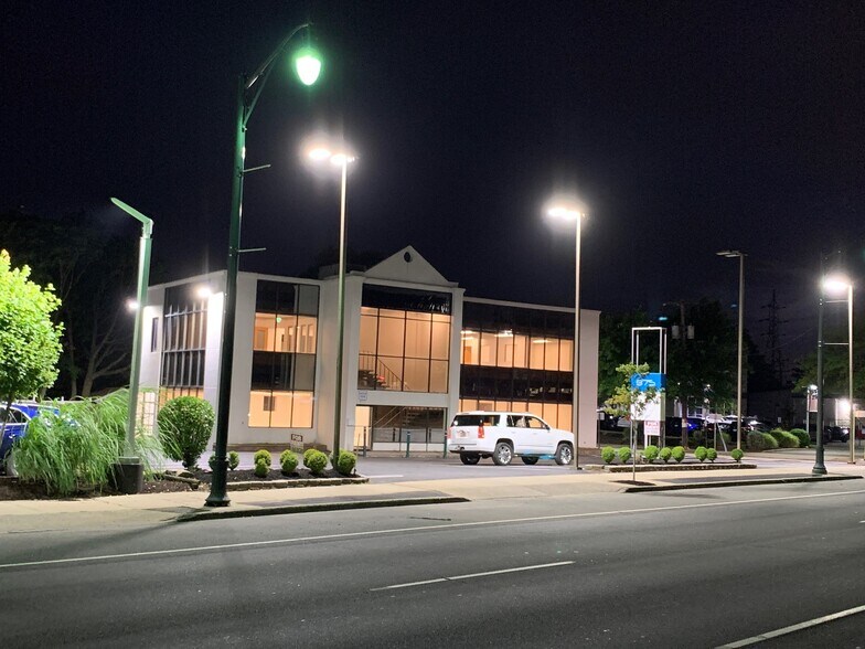 875 Sunrise Hwy, Lynbrook, NY 11563 Retail For Lease