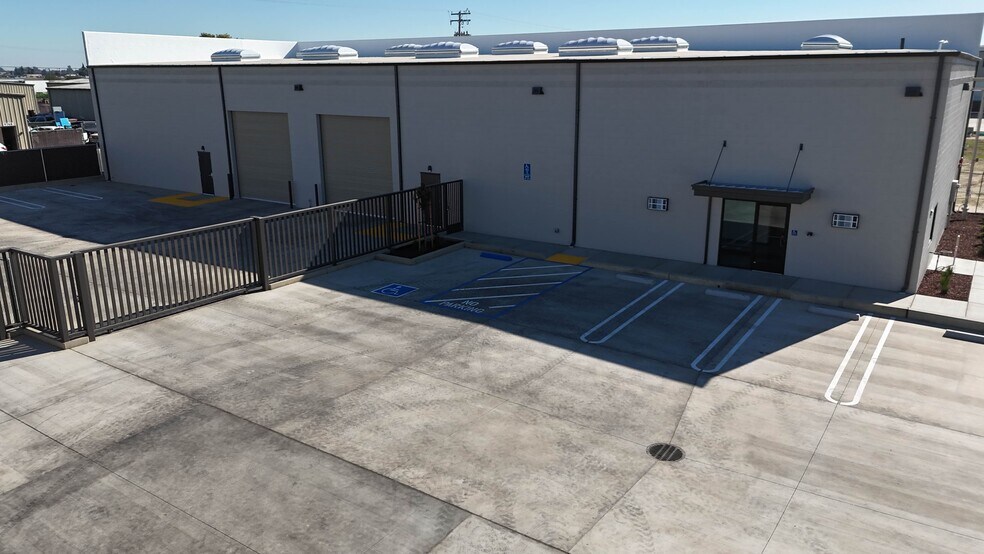 More Photos Of 1800 Olympic Dr, Turlock Service For Lease