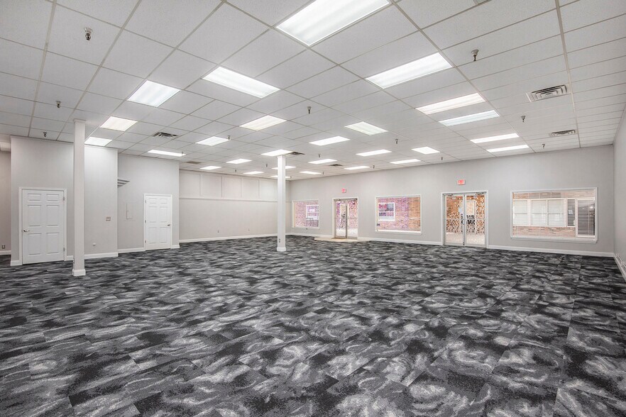 More Photos Of 201 N Riverside Ave, Saint Clair General Retail For Sale