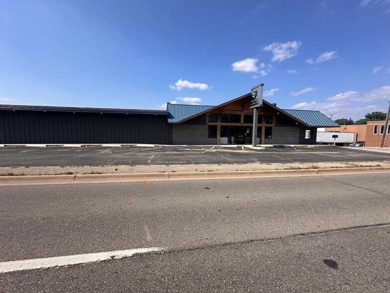 More Photos Of 1623-1635 Chicago Dr SW, Grand Rapids Freestanding For Lease