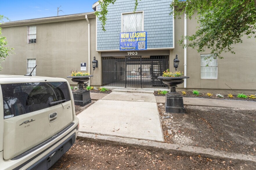 More Photos Of , Houston Multifamily For Sale