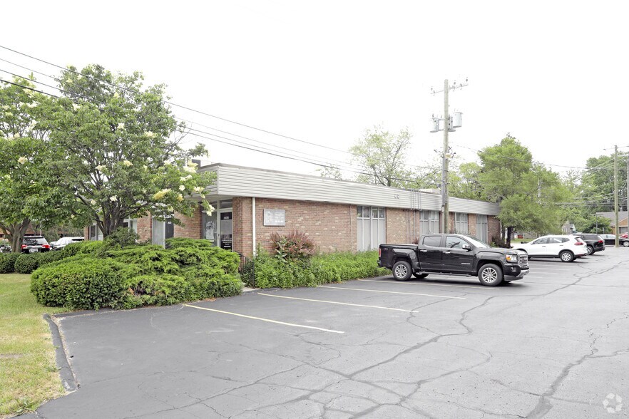 More Photos Of 23030 Mooney St, Farmington Medical For Lease