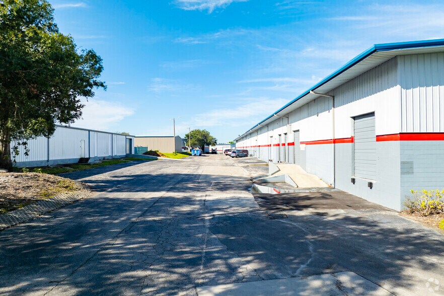More Photos Of 2604 Tampa East Blvd, Tampa Warehouse For Lease