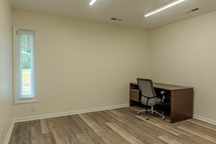 More Photos Of 6504 Burlington Rd, Whitsett Manufacturing For Lease