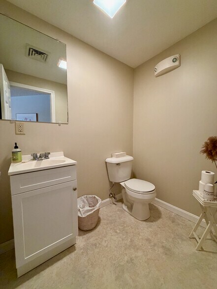 More Photos Of 433 US Route 1, York Medical For Sale