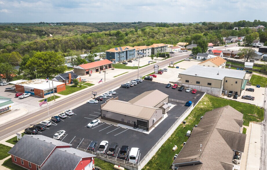 More Photos Of 1008 E Main St, Linn Auto Dealership For Sale