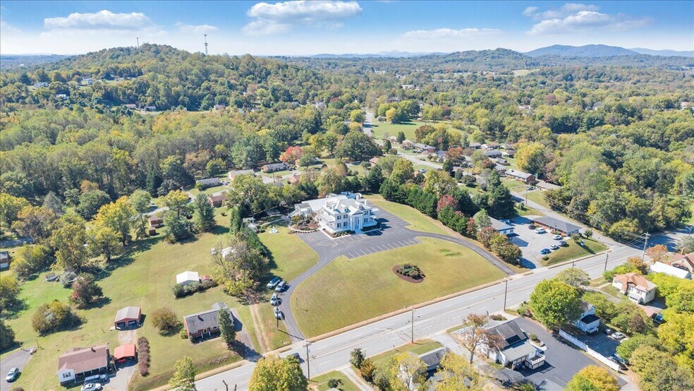 More Photos Of 812 E Main St, Bedford Lodge Meeting Hall For Sale