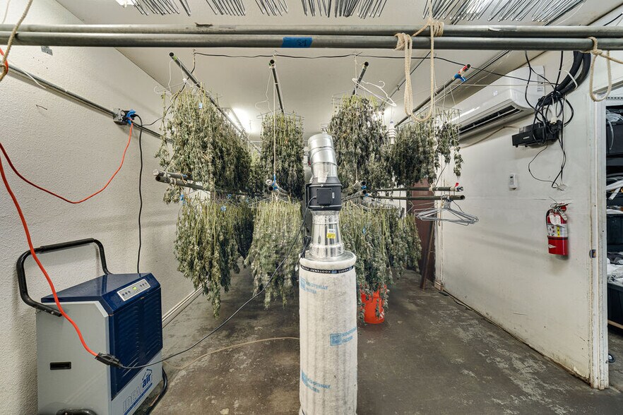 More Photos Of 14748 Keswick St, Van Nuys Warehouse For Sale