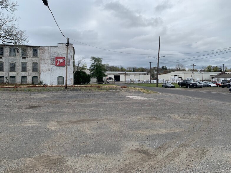 More Photos Of 1 Glass St, Bridgeton Warehouse For Lease