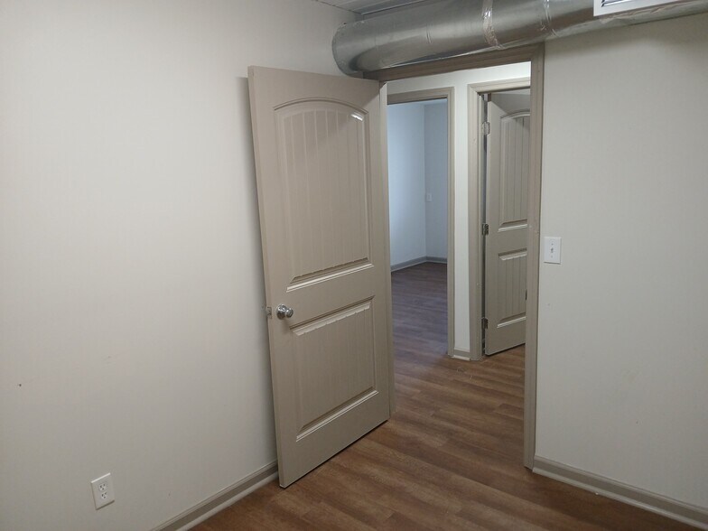 More Photos Of 1718 Creighton Ave SE, Decatur Flex For Sale