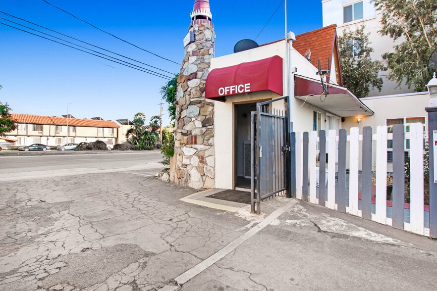 More Photos Of 9253 Sepulveda Blvd, North Hills Hotel For Sale