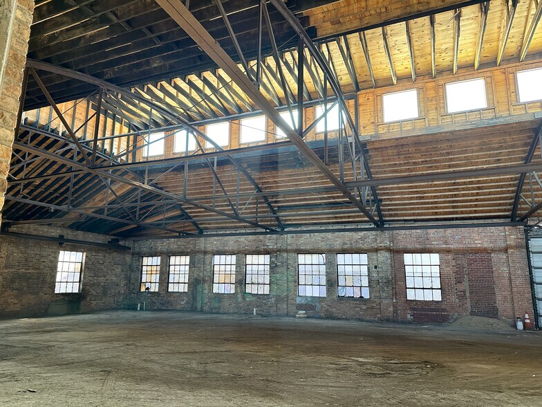 More Photos Of 343, 351 N. Mosley & 340 414 N. Rock Island, Wichita Warehouse For Sale