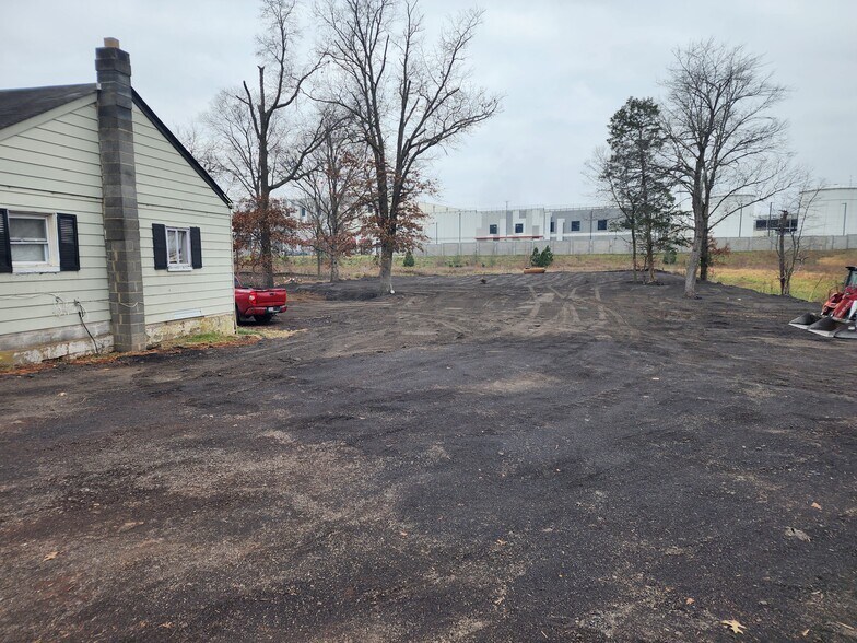 More Photos Of 25119-25137 Arcola Mills Dr, Sterling Land For Lease