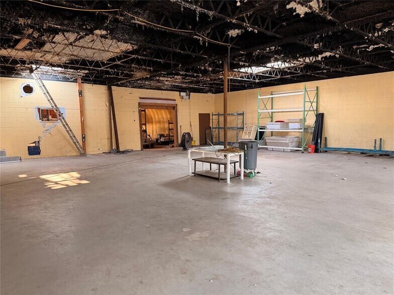 More Photos Of 2728 NW 10th St, Oklahoma City Storefront For Sale