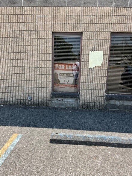 More Photos Of 10009-10011 Maccorkle Ave, Charleston Freestanding For Lease