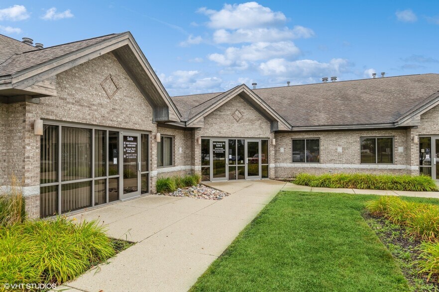 Primary Photo Of 600 Dakota St, Crystal Lake Office For Sale