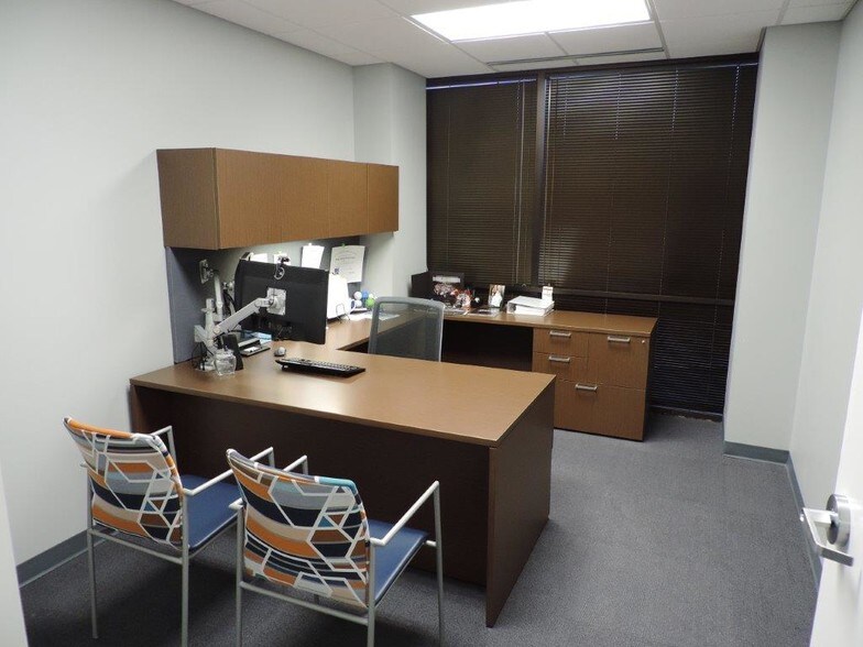 More Photos Of 10800 Financial Centre Pkwy, Little Rock Office For Lease