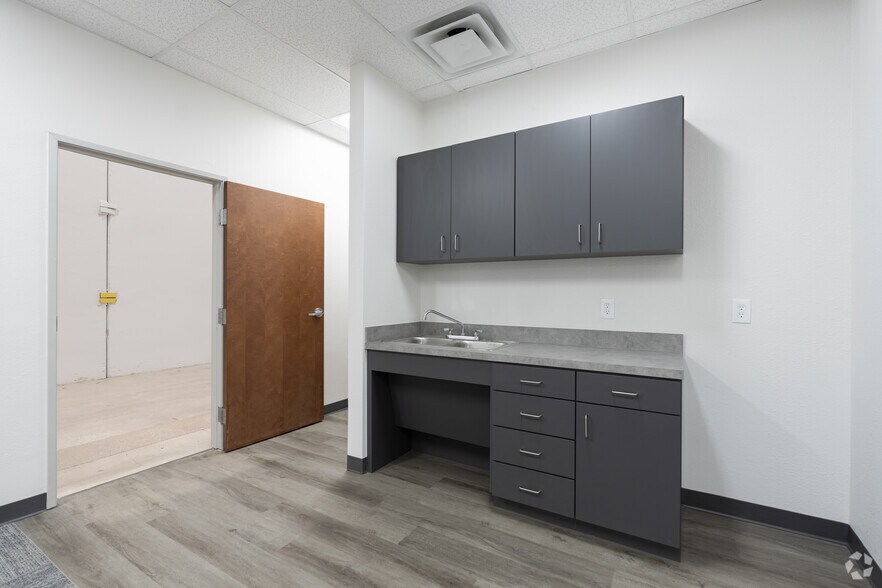 More Photos Of 756 Port America Pl, Grapevine Unknown For Lease