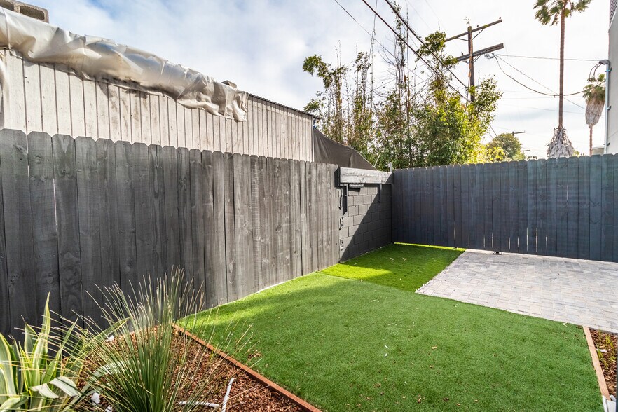 More Photos Of 1818 Thurman Ave, Los Angeles Apartments For Sale