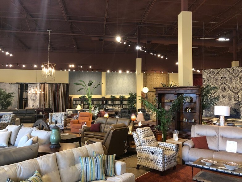 More Photos Of 2100 N Hayden Island Dr, Portland Freestanding For Sale