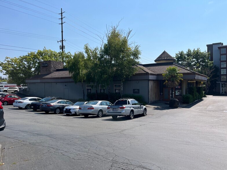 More Photos Of 550 NE Northgate Way, Seattle Freestanding For Lease