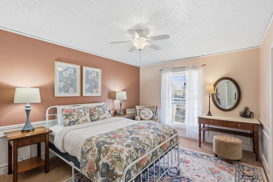 More Photos Of 201 N State St, Fort Davis Hotel For Sale