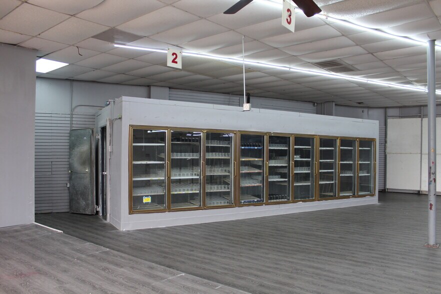 More Photos Of 4906 Harrisburg Blvd, Houston Storefront For Sale