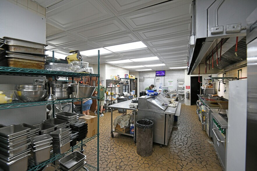 More Photos Of 809 E Greenwood St, Abbeville Restaurant For Sale