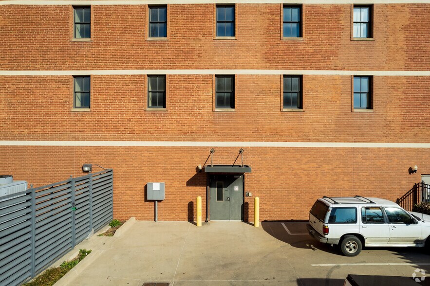 More Photos Of 210 E 7th St, Fort Worth Office For Lease