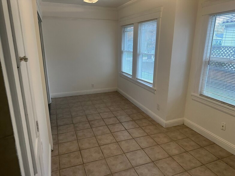 More Photos Of 150 W Stadium Dr, Stockton Apartments For Sale