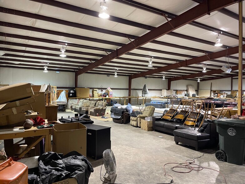 More Photos Of 1310 Elliott Blvd, Jasper Showroom For Sale