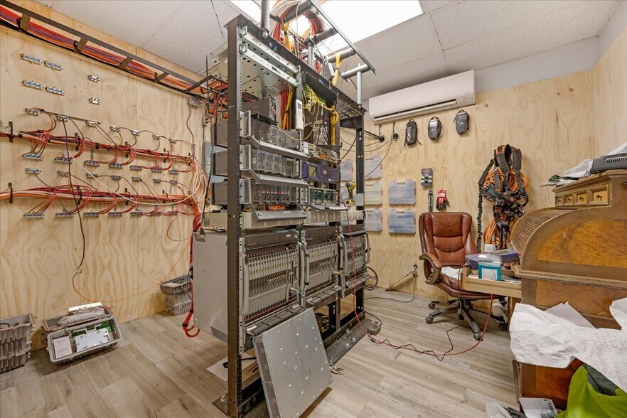 More Photos Of 100 1st St, Coalinga Radio TVTransmission Facilities For Sale