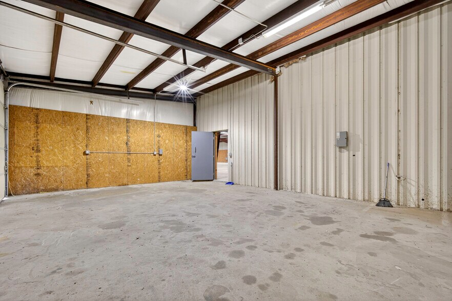 More Photos Of 6121 Highway 177, Shawnee Warehouse For Lease