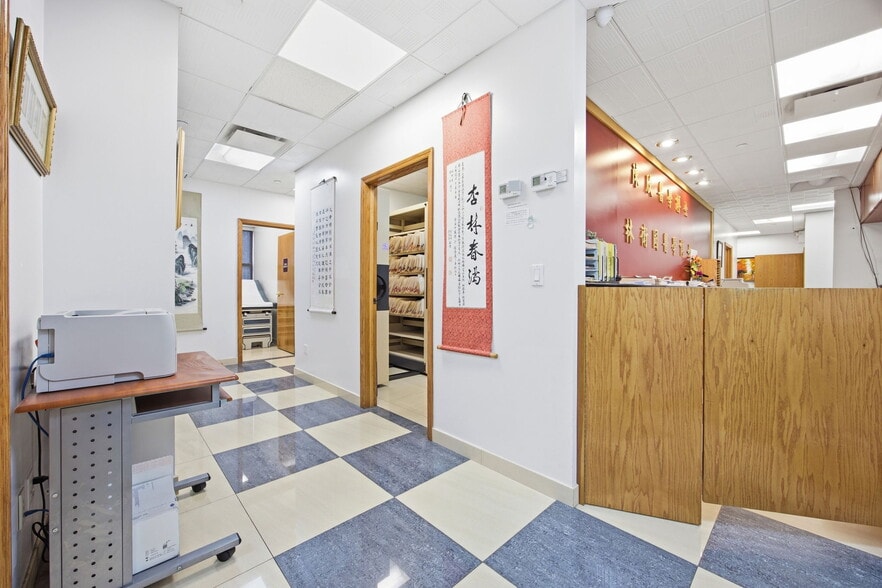 More Photos Of 139 Centre St, New York Medical For Sale