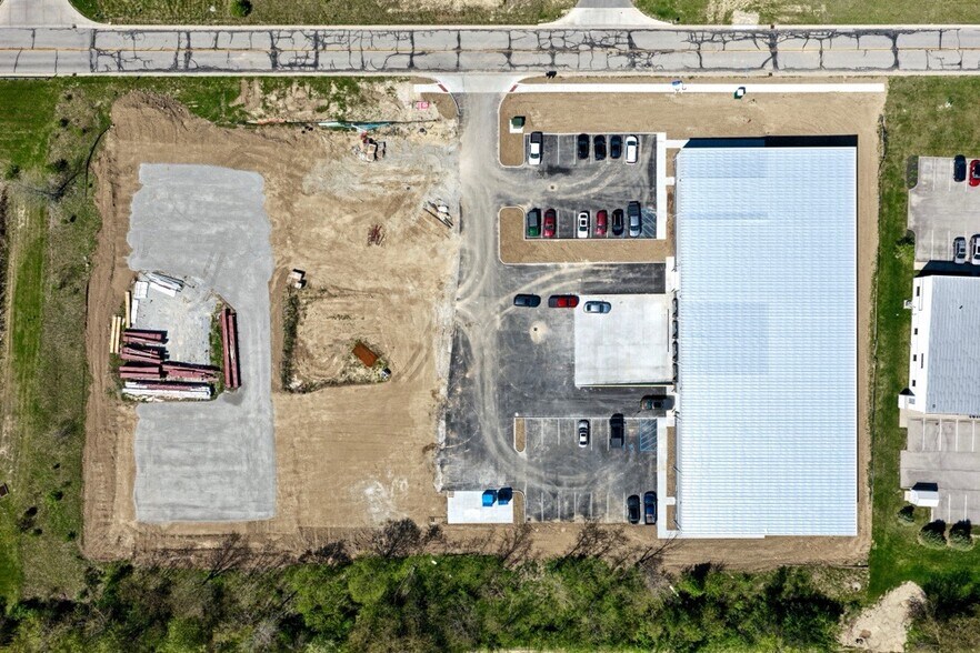 More Photos Of 16467 Southpark Dr, Westfield Warehouse For Lease