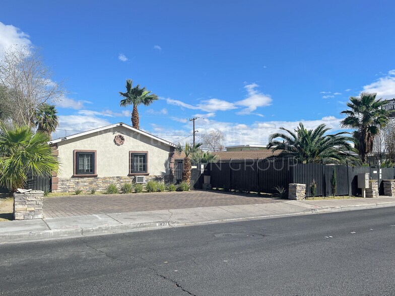 More Photos Of 1921 Stewart Ave, Las Vegas Apartments For Sale