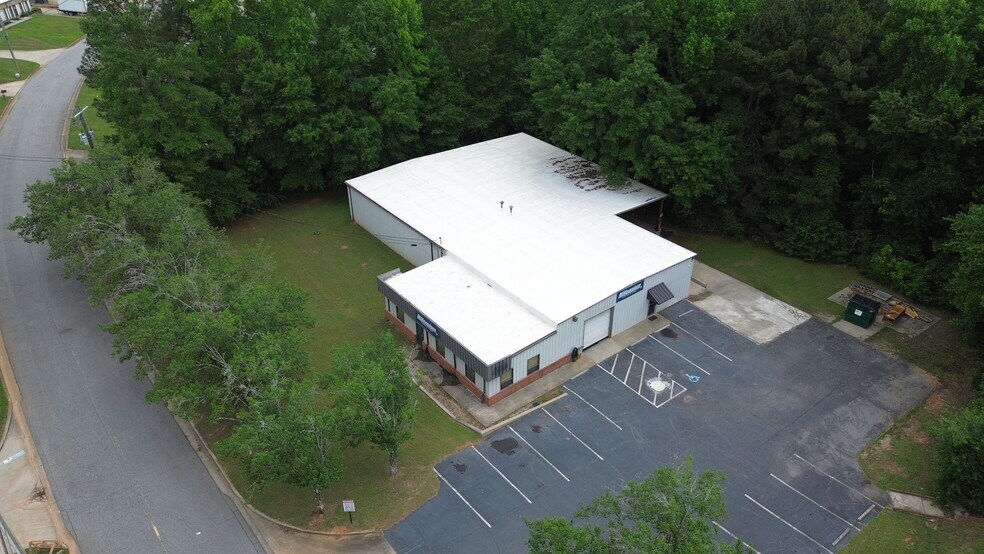 Primary Photo Of 46 Hillwood Cir, Newnan Service For Sale