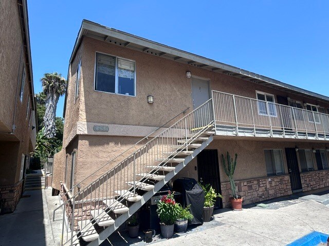 More Photos Of 4960-4970 Auburn Dr, San Diego Apartments For Sale