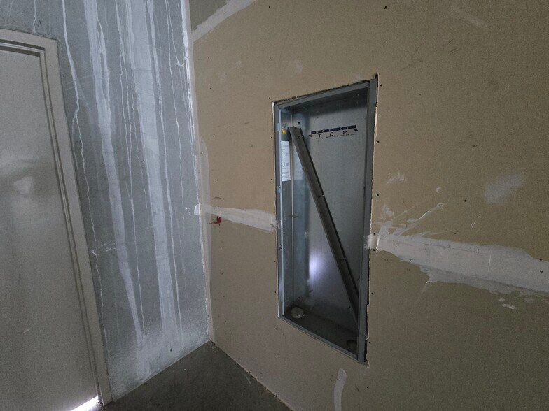 More Photos Of 7500 Arroyo Cir, Gilroy Light Distribution For Sale