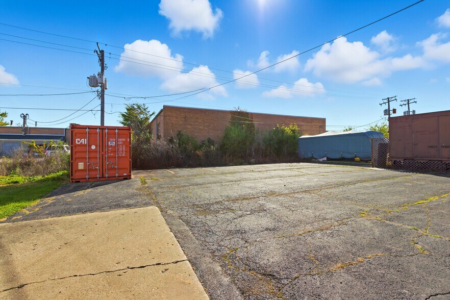 More Photos Of 1425 Louis Ave, Elk Grove Village Flex For Lease