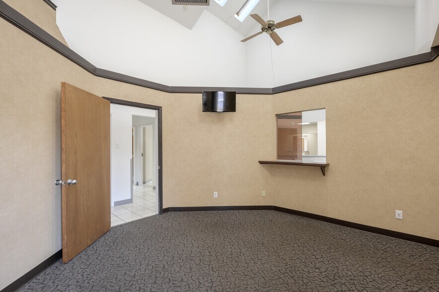 More Photos Of 3415 N Loy Lake Rd, Sherman Medical For Sale