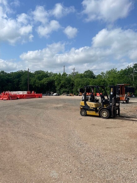 More Photos Of 576 County Road 196, Georgetown Warehouse For Lease